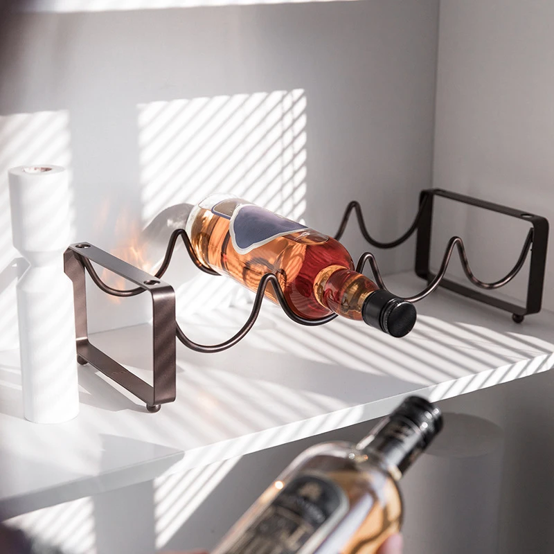 北欧スタイルのクリエイティブな赤ワイン用逆さ鉄製ワインラック - Wine Bottle Size のレビューと価格