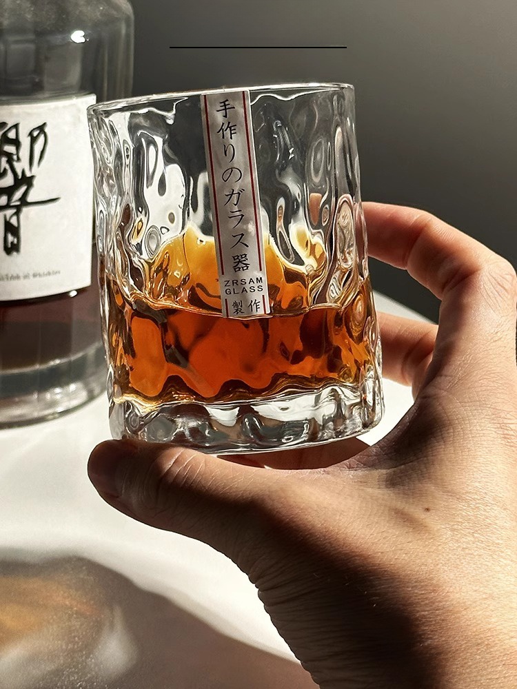 手作りのベトナムガラスカップ、ハンマーパターンのウイスキー・ - Wine To Beer のレビューと価格
