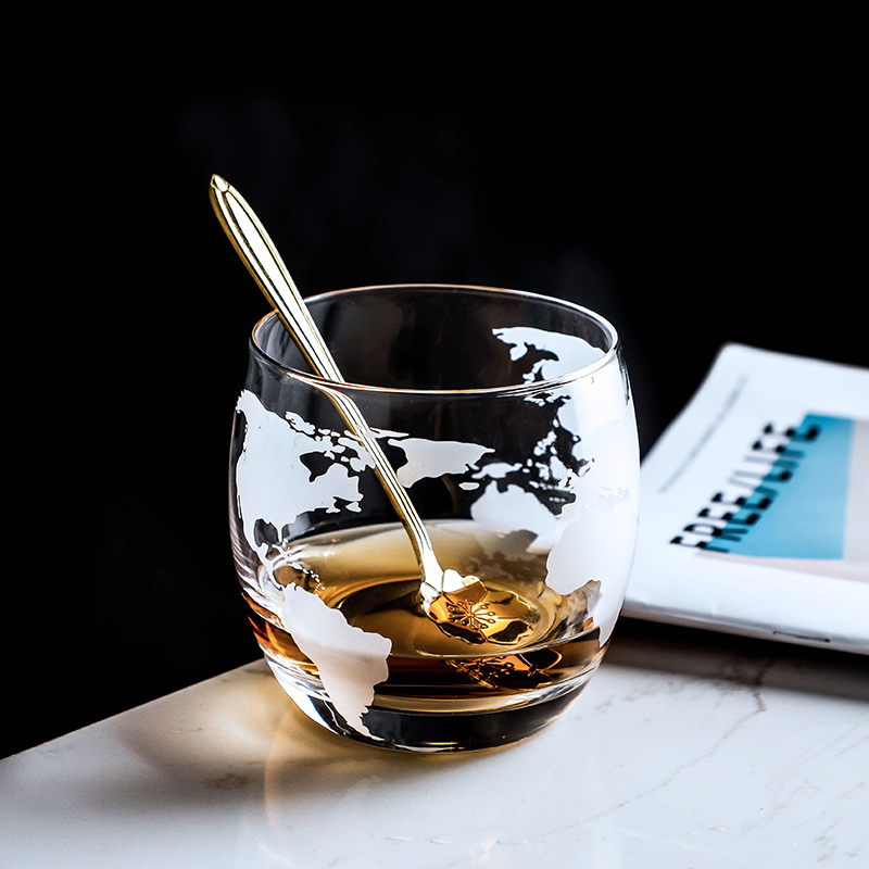アルコールとワイン用の透明なガラスの世界地図,ビール,または - Wine Beer World のレビューと価格